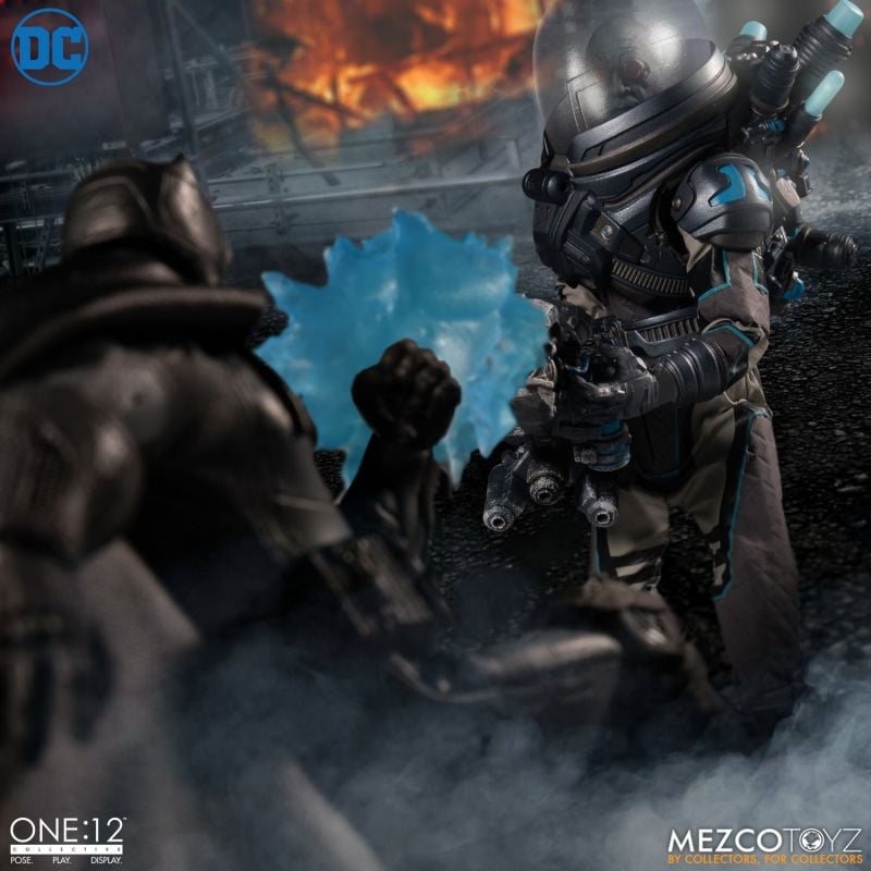 Mezco - DC Comics One:12 Collective Deluxe Mr. Freeze - Collectables > Action Figures > toys -  MEZCO TOYS