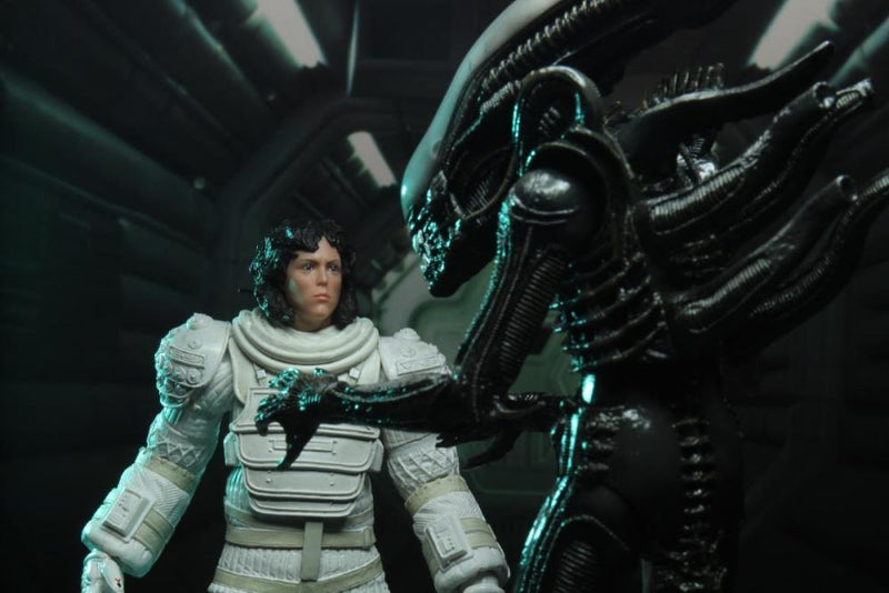 Neca Alien 40th Anniversary Ripley (Compression Suit) - Action & Toy Figures -  Neca