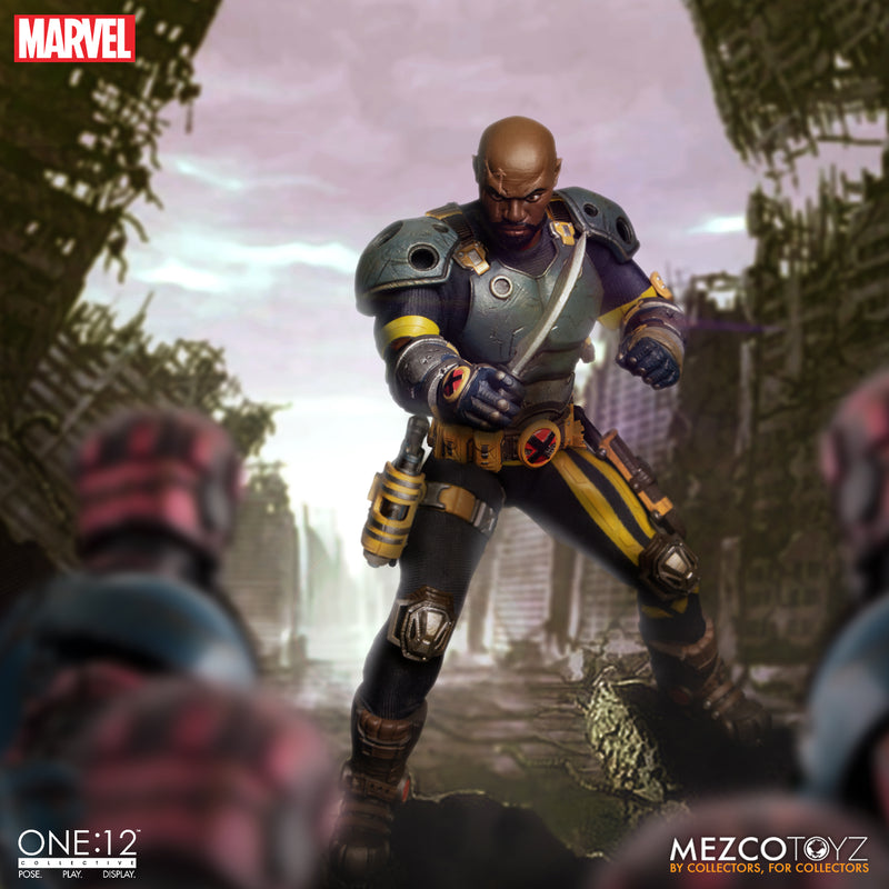 (preorder ETA Nov ) Mezco ONE:12 COLLECTIVE FIG BISHOP - Toy Snowman