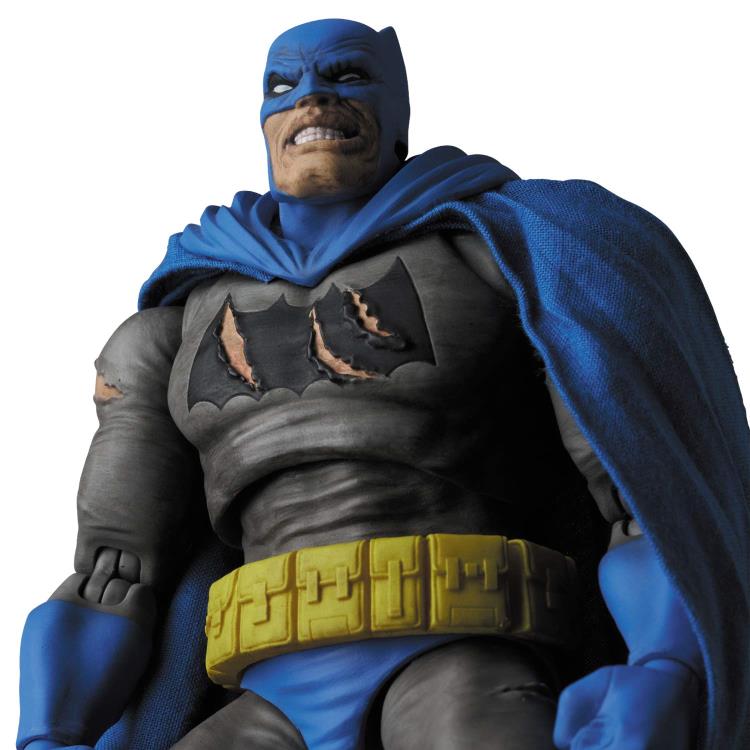Batman: The Dark Knight Returns Triumphant MAFEX No.119 Batman - Toy Snowman