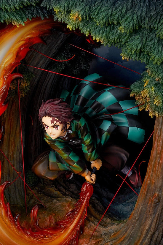 DEMON SLAYER: Tanjiro Kamado: Hinokami Kagura Dance (Preorder) - statue -  Good Smile Company