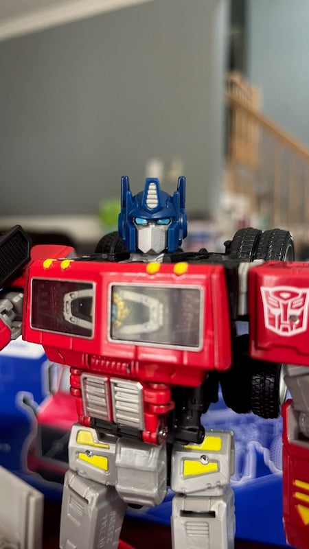 Transformers Generations - VNR Optimus Prime Action Figure Toy - Exclusive - Collectables > Action Figures > toys -  Hasbro
