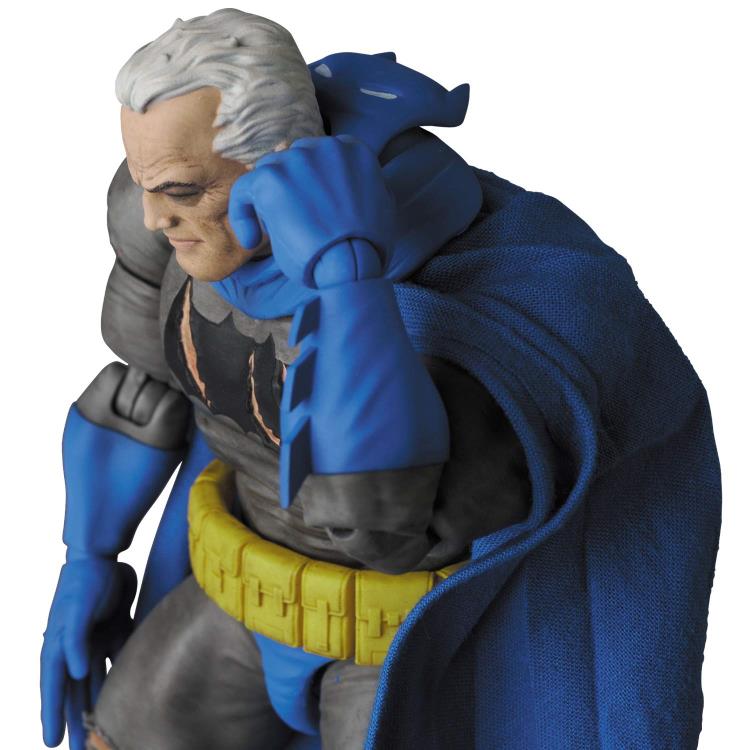 Batman: The Dark Knight Returns Triumphant MAFEX No.119 Batman - Toy Snowman